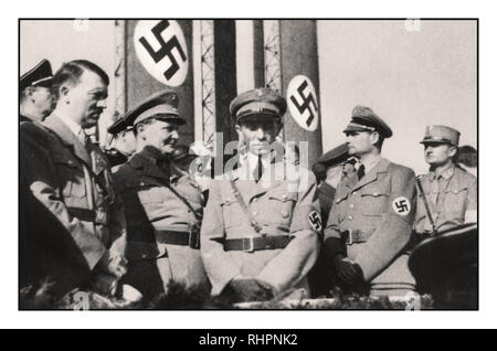 Les dirigeants nazis ont dirigé le rassemblement du Parti nazi en 1930s. De gauche à droite : Adolf Hitler; Herman Goering, Joseph Goebbels, Rudolph Hess. Image rare d'avant-guerre du groupe inFAMOUS de grands architectes nazis de la nuit des long Knives : seuls Himmler et Heydrich sont absents. Banque D'Images