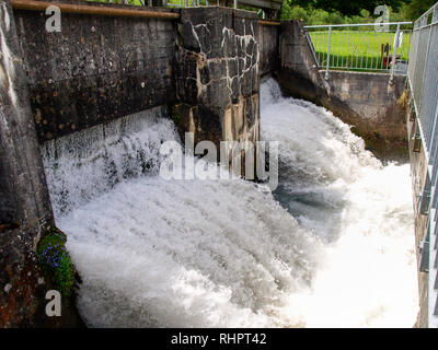 Engelberg, Suisse - le 31 juillet 2017, la décharge de l'eau niveau : Banque D'Images