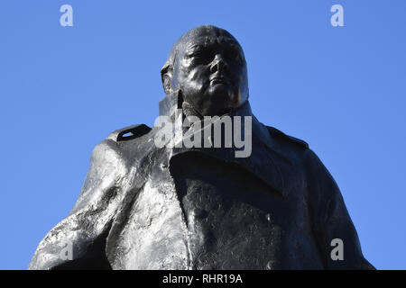 Stature de Sir Winston Churchill, la place du Parlement,London.UK Banque D'Images