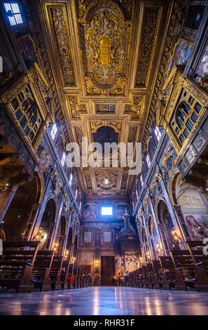 À l'intérieur de l'église catholique romaine avec de beaux art - Basilica della Santissima Annunziata (intérieur) de l'église Santissima Annunziata à Florence, Italie Banque D'Images