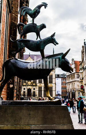 BREMEN, ALLEMAGNE - 07 octobre 2015 : La sculpture de la ville de musiciens de Brême, Allemagne Banque D'Images