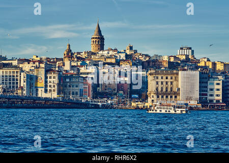 Tour de Galata et bâtiments de la région de Karakoy, panorama d'Istanbul, Turquie Banque D'Images