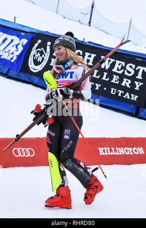 KILLINGTON, VT - 25 novembre : Mikaela Shiffrin des États-Unis célèbre après avoir remporté le slalom femmes pendant la Coupe du Monde de ski AUDI FIS. Banque D'Images