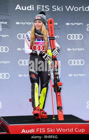 KILLINGTON, VT - 25 novembre : Mikaela Shiffrin des États-Unis célèbre après avoir remporté le slalom femmes pendant la Coupe du Monde de ski AUDI FIS. Banque D'Images