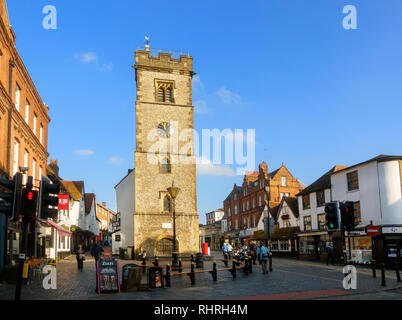 Place du marché et la Tour de l'horloge, une ville médiévale beffroi, St Albans, Hertfordshire Banque D'Images