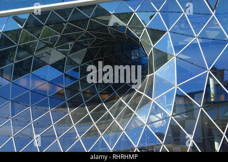 Le toit en verre unique du centre commercial MyZeil à Frankfurt am mutiler. Banque D'Images