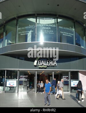 L'entrée de la Galeria Kaufhof Frankfurt an der Hauptwache magasin sur la principale rue commerçante Zeil à Francfort. Banque D'Images