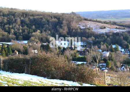 Regardant vers le bas sur une ramification du village de Otford sur Fackenden haut vers le bas en hiver, février 2019 Banque D'Images