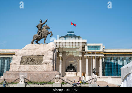 Damdin Sukhbaatar statue et palais du gouvernement. Oulan Bator, Mongolie. Banque D'Images
