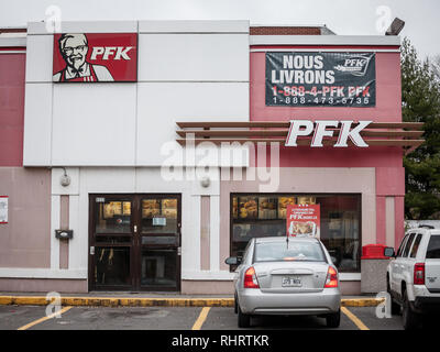 Montréal, Canada - le 9 novembre 2018 : PFK Logo sur un restaurant local à Montréal. Poulet Frit Kentucky est le nom de Québec, KFC Kentucky Fried Chicke Banque D'Images