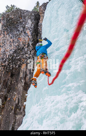 David Hanks conduisant l'ascenseur dans Hyalite Canyon près de Bozeman, MT Banque D'Images