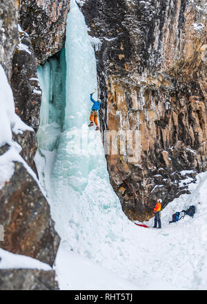 David Hanks conduisant l'ascenseur dans Hyalite Canyon près de Bozeman, MT Banque D'Images