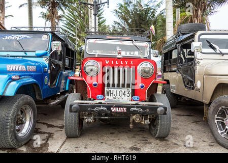 SALENTO, COLOMBIE - 6 juin : Willys Jeep rouge sur la place dans le Salento, la Colombie le 6 juin 2016 Banque D'Images