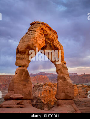 Dernière lumière sur Delicate Arch, Arches National Park, Utah. Banque D'Images