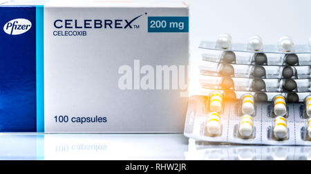 CHONBURI, THAÏLANDE 2 Juin 2018 : Celebrex 200 mg gélules. Celecoxib produit de Pfizer Pharmaceuticals en Thaïlande. Antalgique Médicament. Opaque blanc Banque D'Images