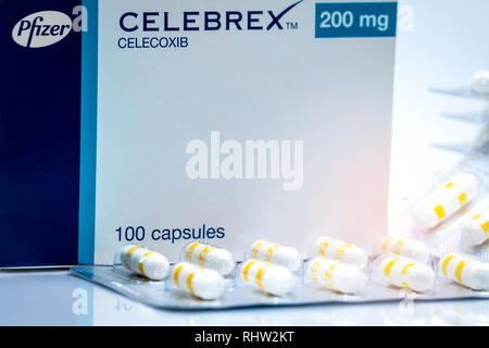 CHONBURI, THAÏLANDE 2 Juin 2018 : Celebrex 200 mg gélules. Celecoxib produit de Pfizer Pharmaceuticals en Thaïlande. Antalgique Médicament. Opaque blanc Banque D'Images