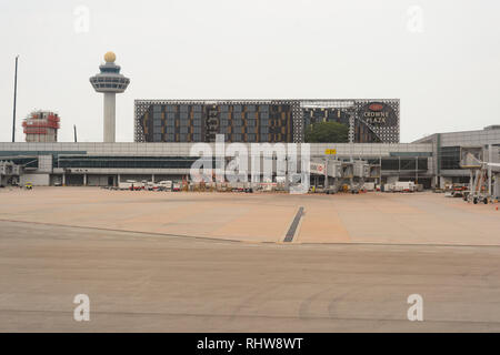 Singapour - 04 NOVEMBRE 2015 : vue sur l'aéroport à l'aéronef. L'aéroport Changi de Singapour est le principal aéroport civil de Singapour, et l'un des t Banque D'Images