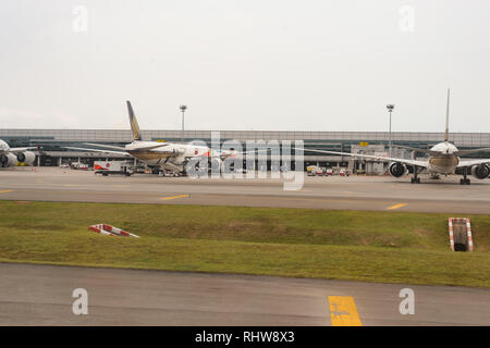 Singapour - 04 NOVEMBRE 2015 : vue sur l'aéroport à l'aéronef. L'aéroport Changi de Singapour est le principal aéroport civil de Singapour, et l'un des t Banque D'Images