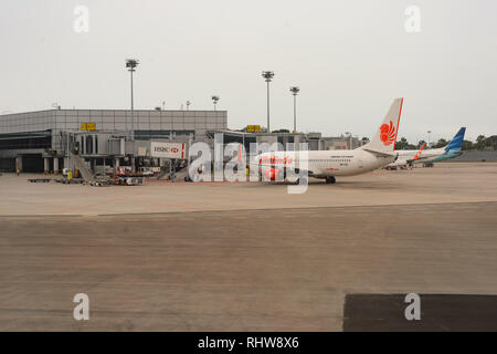 Singapour - 04 NOVEMBRE 2015 : vue sur l'aéroport à l'aéronef. L'aéroport Changi de Singapour est le principal aéroport civil de Singapour, et l'un des t Banque D'Images
