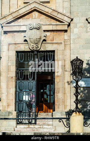 Bureau de poste principal de la ville de Rhodes, Rhodes, Grèce. L'architecture grecque ancienne. Banque D'Images