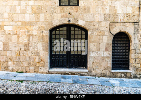 La rue des Chevaliers (Ippoton) était la maison du 14e siècle à la Chevaliers Hospitaliers qui ont régné sur Rhodes. Ils ont été divisés en sept "langues" Banque D'Images