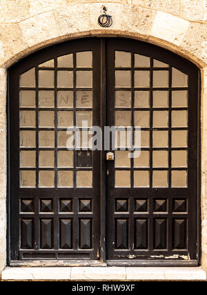 La rue des Chevaliers (Ippoton) était la maison du 14e siècle à la Chevaliers Hospitaliers qui ont régné sur Rhodes. Ils ont été divisés en sept "langues" Banque D'Images