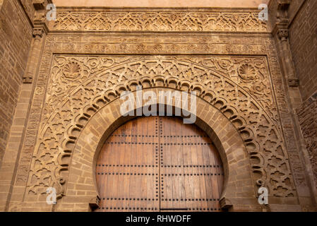 La Kasbah de l'Udayas (Oudayas) ancienne forteresse de Rabat au Maroc, la capitale du Maroc. La porte d'Almohad Bab Oudaia devant le mur fortifié Banque D'Images