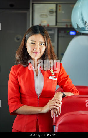 PATTAYA, THAÏLANDE - février 26, 2016 : membre de l'équipage du Thai AirAsia A320. Thai AirAsia est une coentreprise de la compagnie aérienne low cost malaisienne AirAsia et Tha Banque D'Images