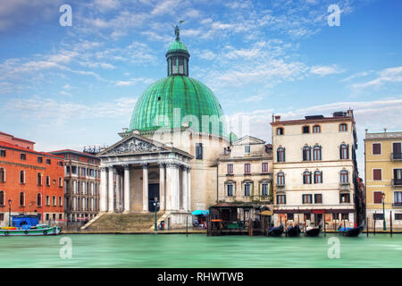 Eglise de San Simeone Piccolo sur le quai du Grand Canal à Venise Banque D'Images