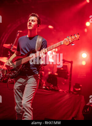 Plymouth, Royaume-Uni. 06Th Feb 2019. Tom Doyle le bassiste du groupe de rock britannique Don Broco effectuer sur leur tournée dans la région de Plymouth Pavilions. Crédit : Steve Lewington/ Alamy Live News Banque D'Images