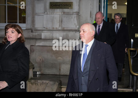 Londres, Royaume-Uni. Feb, 2019 4. Les députés conservateurs Nicky Morgan, Iain Duncan Smith, Damian Green et Owen Paterson quittent le bureau du Cabinet avec d'autres membres du "Groupe de travail d'autres arrangements', un groupe de députés conservateurs Remainer Leaver et qui a soutenu l''Malthouse compromis", à la suite d'une rencontre avec le Secrétaire Brexit Stephen Barclay. Credit : Mark Kerrison/Alamy Live News Banque D'Images