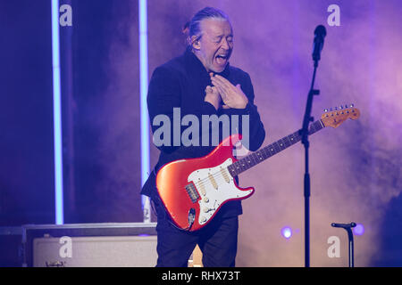 Brighton, UK. Feb, 2019 4. Roland Orzabal de Tears for Fears effectuant du Brighton Centre. Crédit : Jason Richardson/Alamy Live News Banque D'Images