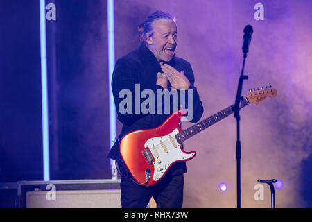 Brighton, UK. Feb, 2019 4. Roland Orzabal de Tears for Fears effectuant du Brighton Centre. Crédit : Jason Richardson/Alamy Live News Banque D'Images