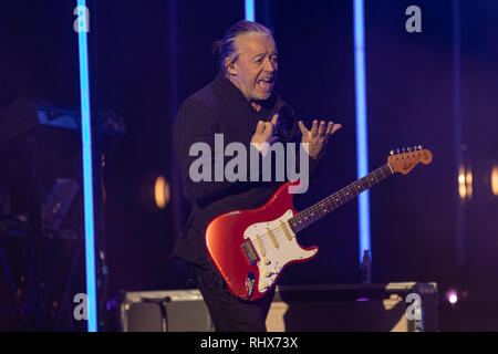 Brighton, UK. Feb, 2019 4. Roland Orzabal de Tears for Fears effectuant du Brighton Centre. Crédit : Jason Richardson/Alamy Live News Banque D'Images