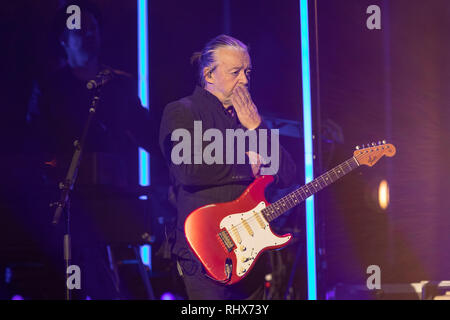 Brighton, UK. Feb, 2019 4. Roland Orzabal de Tears for Fears effectuant du Brighton Centre. Crédit : Jason Richardson/Alamy Live News Banque D'Images