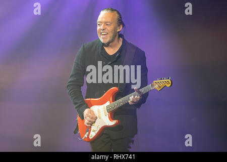 Brighton, UK. Feb, 2019 4. Roland Orzabal de Tears for Fears effectuant du Brighton Centre. Crédit : Jason Richardson/Alamy Live News Banque D'Images