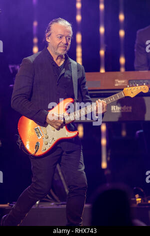 Brighton, UK. Feb, 2019 4. Roland Orzabal de Tears for Fears effectuant du Brighton Centre. Crédit : Jason Richardson/Alamy Live News Banque D'Images