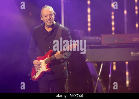 Brighton, UK. Feb, 2019 4. Roland Orzabal de Tears for Fears effectuant du Brighton Centre. Crédit : Jason Richardson/Alamy Live News Banque D'Images