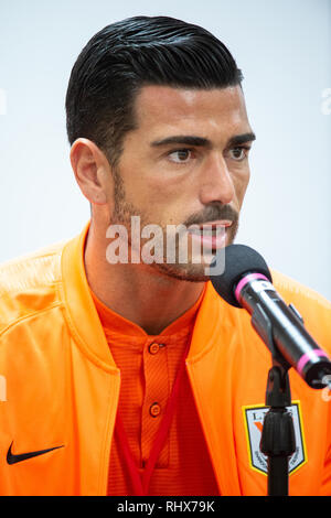 Hong Kong, Chine. Le 04 février, 2019. HONG KONG, Hong Kong SAR, Chine : FEB 4th 2019. Footballeur italien Graziano Pelle de Shandong Luneng Taishan F.C.répond à la presse chinoise et HK. Auckland City Football club train à Hong Kong avant leur match avec le Chinois Shandong Luneng Taishan Club FC dans le financier no.18, le Nouvel An chinois 2019 coupe. Alamy stock Photo/ Crédit : Jayne Russell/Alamy Live News Banque D'Images