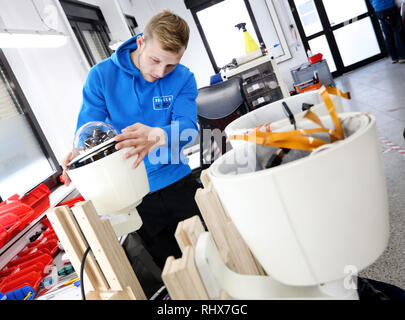 Essen, Allemagne. Le 04 février, 2019. Timo se compose d'un appareil photo dans l'atelier de la start-up Soccerwatch plat. La plate-forme diffuse en streaming des matchs de football amateur de la ligue régionale de la ligue du district. Credit : Roland Weihrauch/dpa/Alamy Live News Banque D'Images