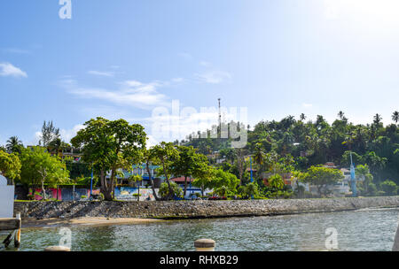 Santa Barbara de Samana vue depuis l'océan, République dominicaine Banque D'Images