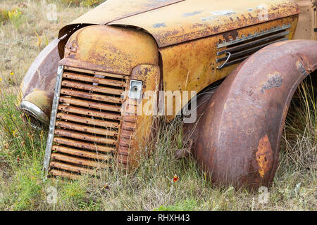 Le corps rouillé d'un camion international des années 1950 à Elizabethtown, Nouveau-Mexique, États-Unis. Banque D'Images