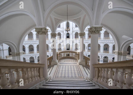 Intérieur de l'Auditorium principal - Université de technologie de Varsovie (Polonais : Politechnika Warszawska ; littéralement, "l'École polytechnique de Varsovie') - Warsaw , Pologne Banque D'Images