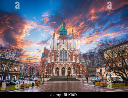 Joseph de l'église (paroisse de Saint Joseph) - une église catholique romaine en partie sud-centrale de Cracovie, en Pologne, au coucher du soleil. Banque D'Images