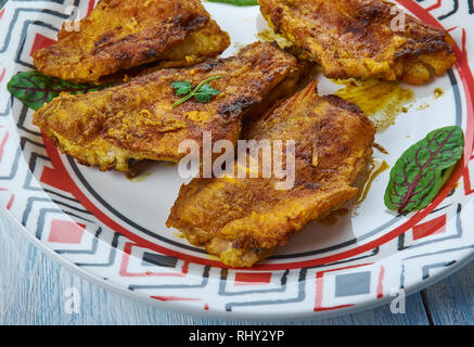 Meen Varathathu, Kerala, Kerala d'alevins de la cuisine de style traditionnel, un assortiment de plats, vue d'en haut. Banque D'Images