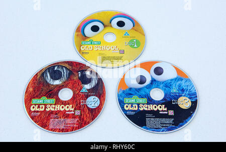 Dvd triple série de programmes de télévision pour enfants célèbre Sesame Street. Banque D'Images