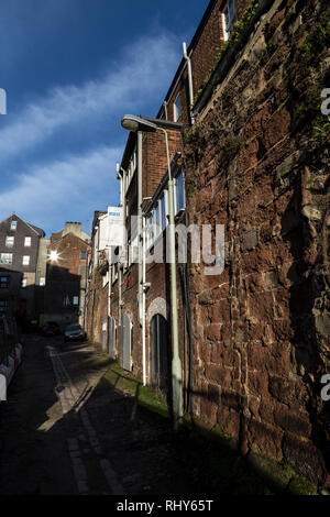 L'Exeter city wall romain.Bâtiments construits sur la porte de l'ouest une muraille romaine construite autour d'Exeter, Banque D'Images