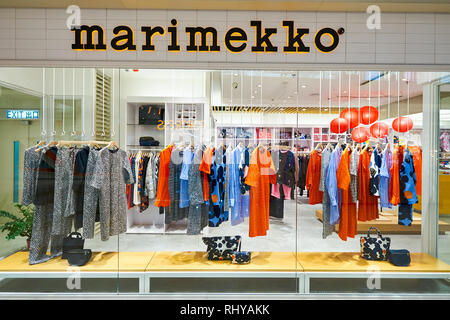 HONG KONG - le 26 janvier 2016 : vitrine de magasin Marimekko éléments au centre commercial. Marimekko est une entreprise finlandaise basée à Helsinki qui a fait Banque D'Images