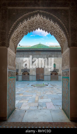 À l'intérieur de l'intérieur de la Madrasa Bou Inania Medersa Bouanania el ( ) est reconnu comme un excellent exemple de l'architecture Marinid. Fes, Maroc Banque D'Images