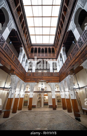 À l'intérieur intérieur de l'historique Musée Nejjarine des arts et métiers en bois est dans un funduq magnifiquement restaurés à Fes, Maroc Banque D'Images